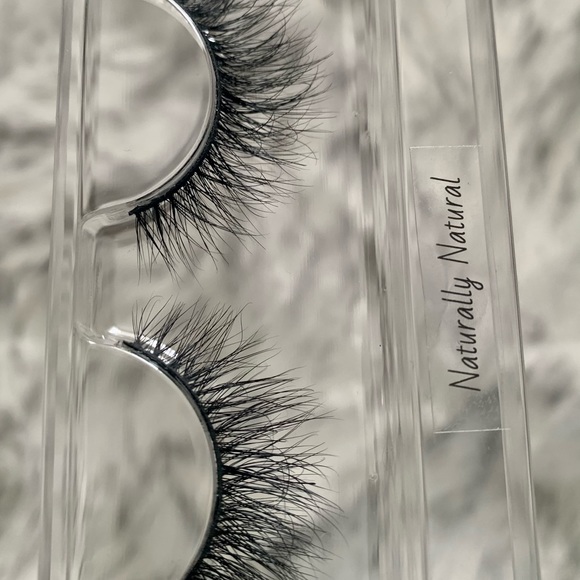 “Naturally Natural” || Lashful Lengths Luxury Mink Eyelashes - Picture 2 of 6